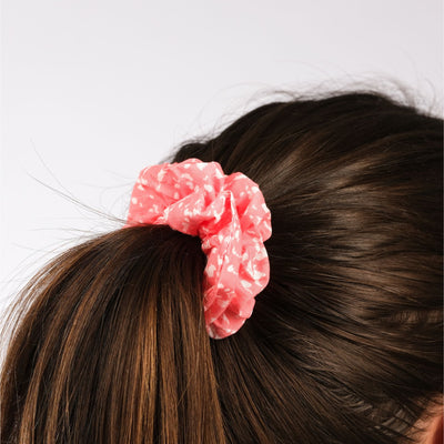 woman wearing Pink fleck hair scrunchie
